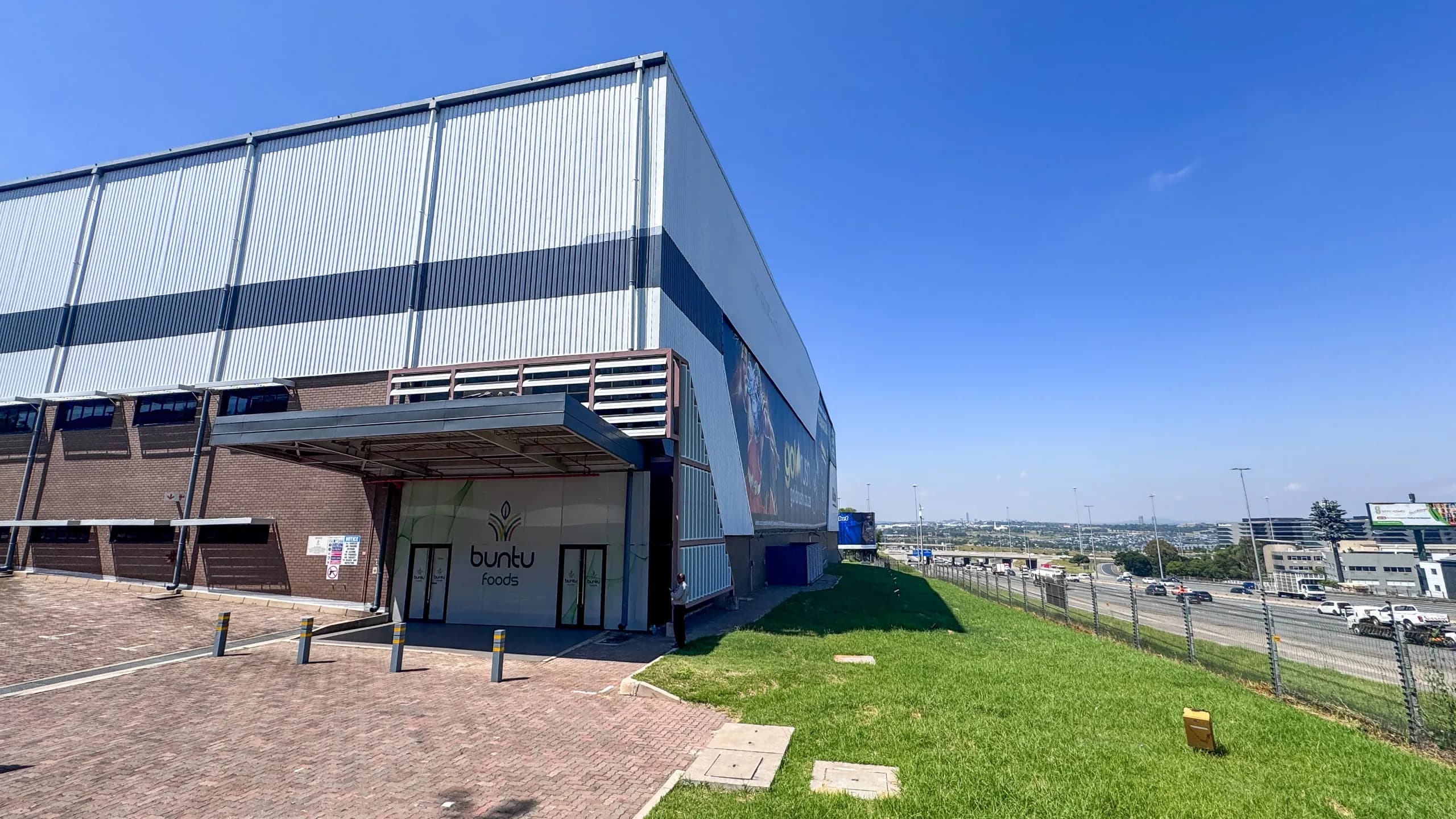 Modern 8,124m2 A-Grade Logistics Warehouse with 14m Eaves & Mall of Africa Exposure | Midway Park, Midrand