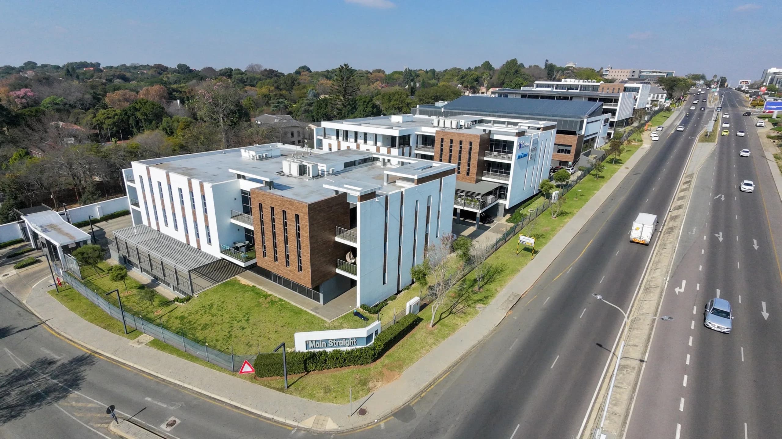 Compact 89m2 Ground-Floor Open-Plan Office Suite | Bryanston Main Straight, Bryanston