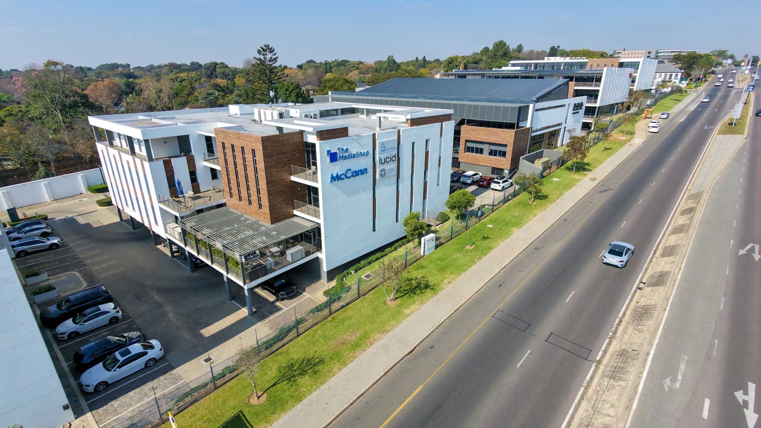 Fitted 375m2 Ground-Floor Office with Executive Bar, Boardrooms & Balcony | Bryanston Main Straight, Bryanston
