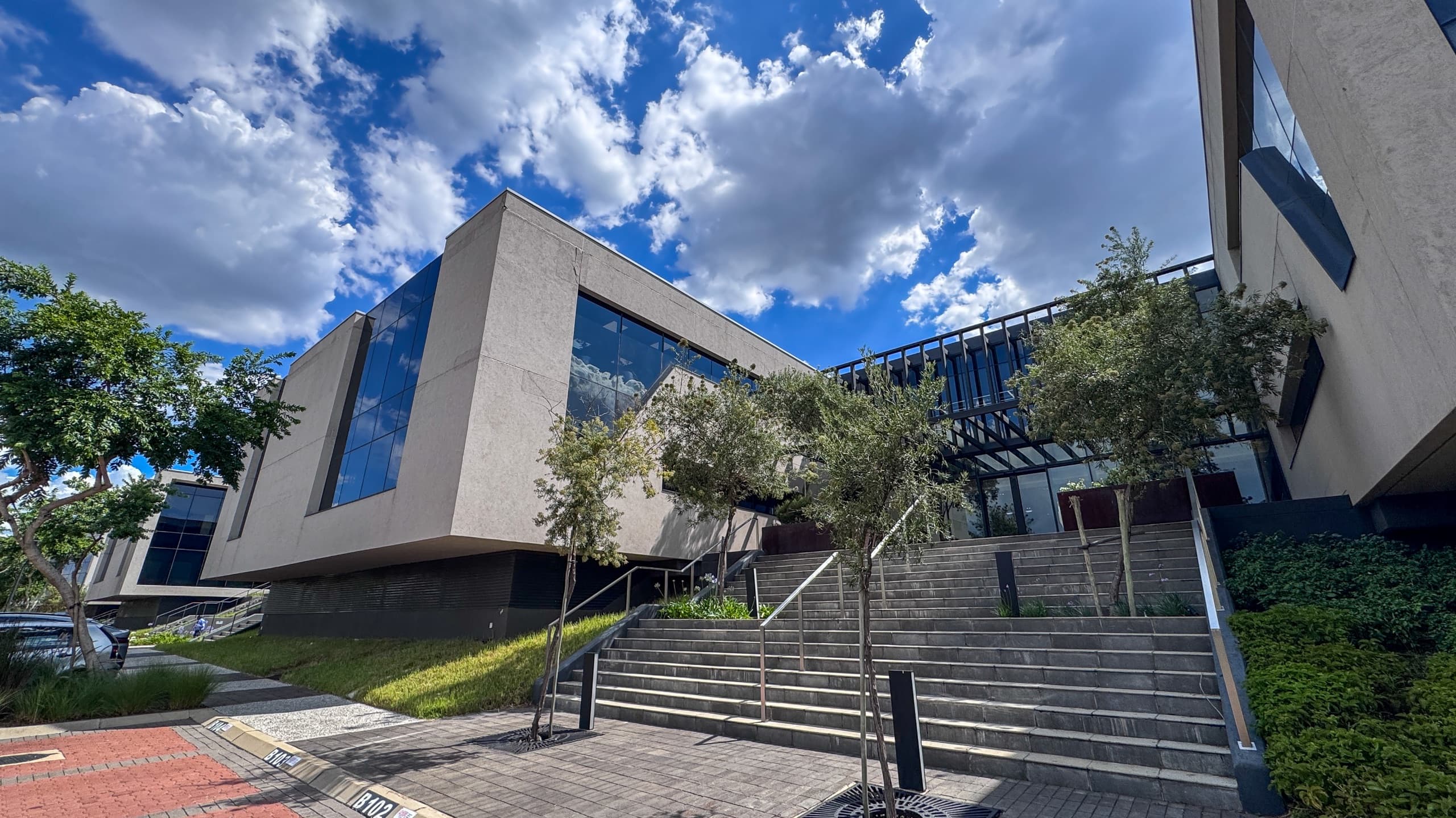 389 m² Ground-Floor Office To Let at Waterfall Point