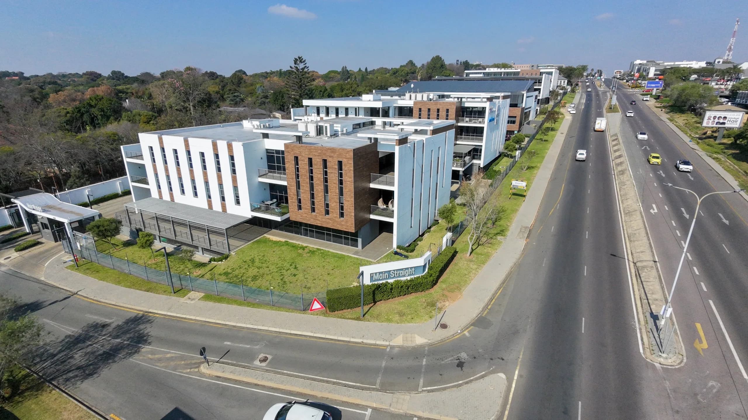 Flagship 1,005m2 Entire Ground-Floor Office Plate with Main Road Signage & Training Facilities | Bryanston Main Straight, Bryanston