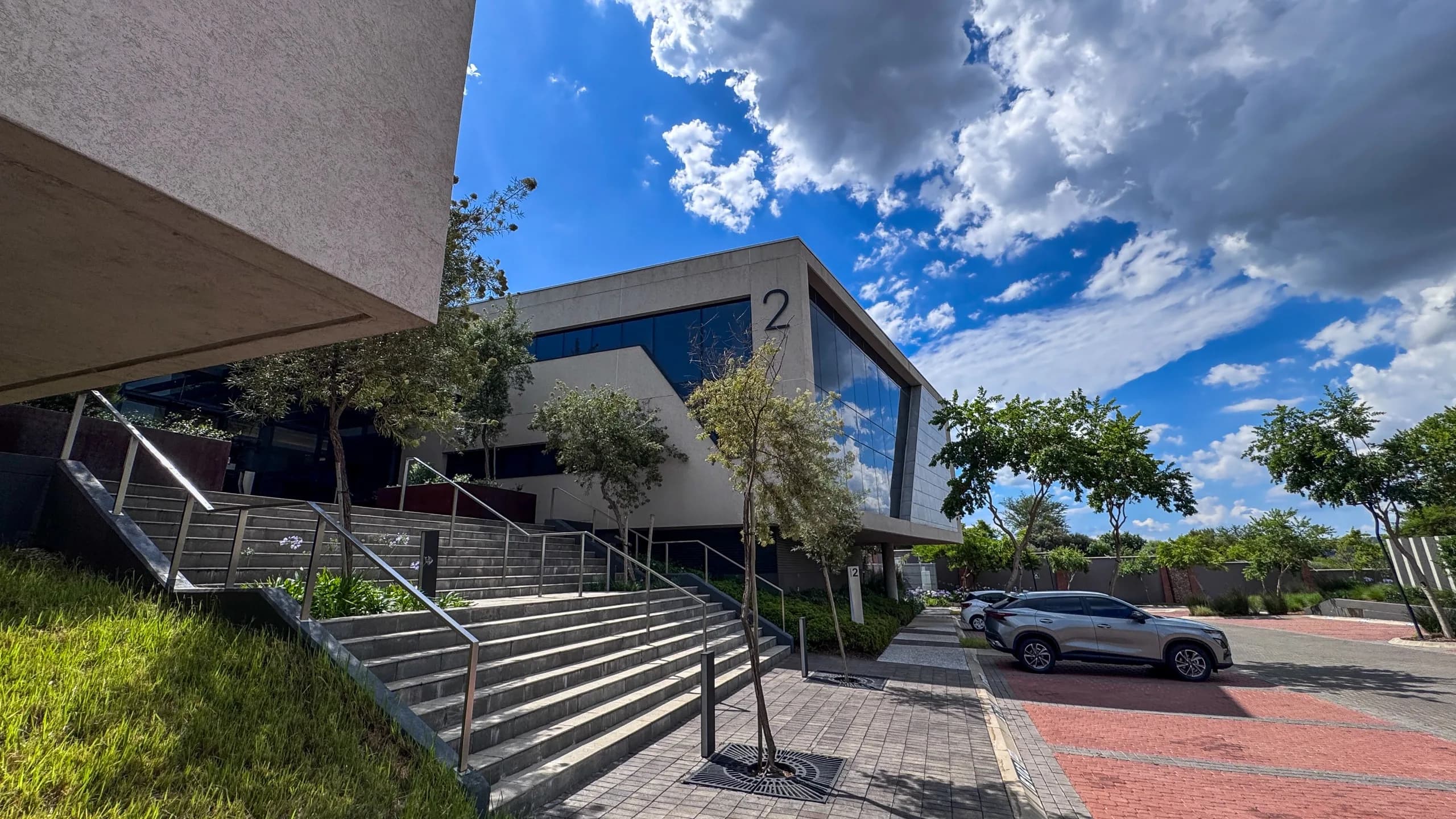674 m² Office To Let at Waterfall Point, Midrand