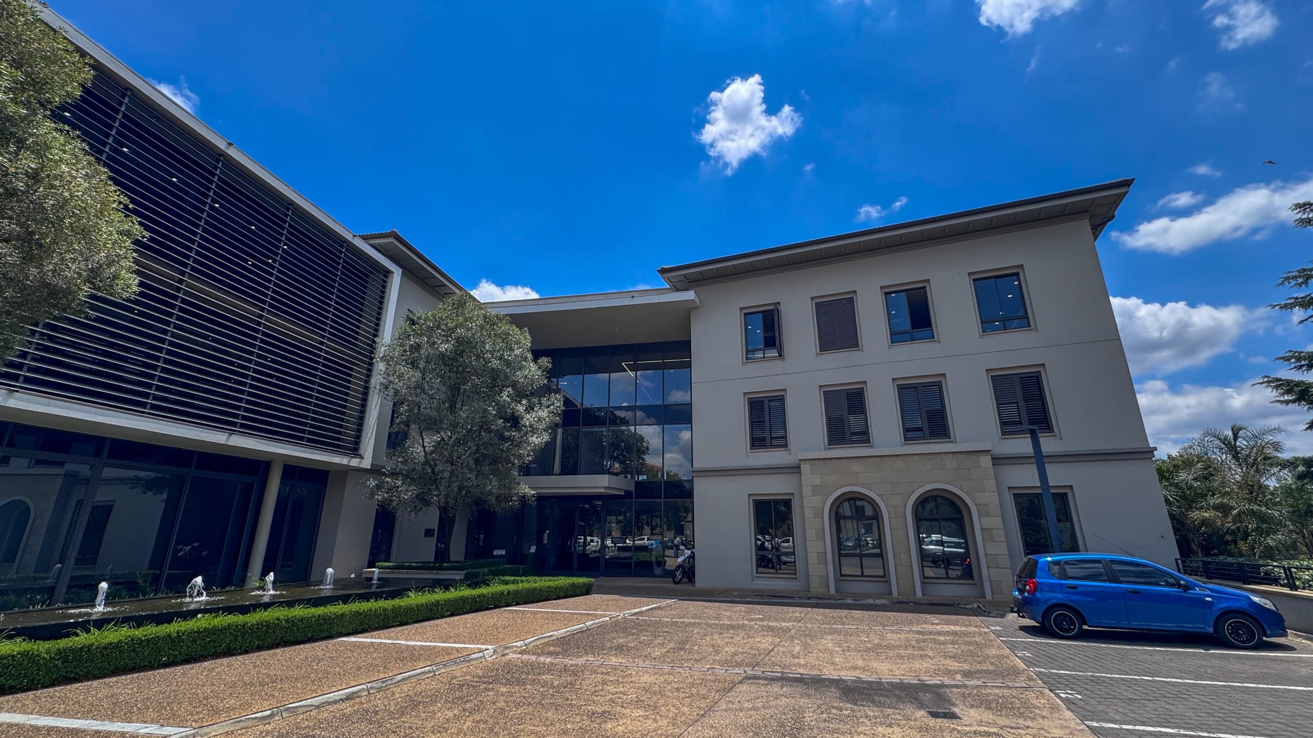 Modern 330m2 1st-Floor P-Grade Office in White-Box Condition | Monte Circle Office Park, Fourways