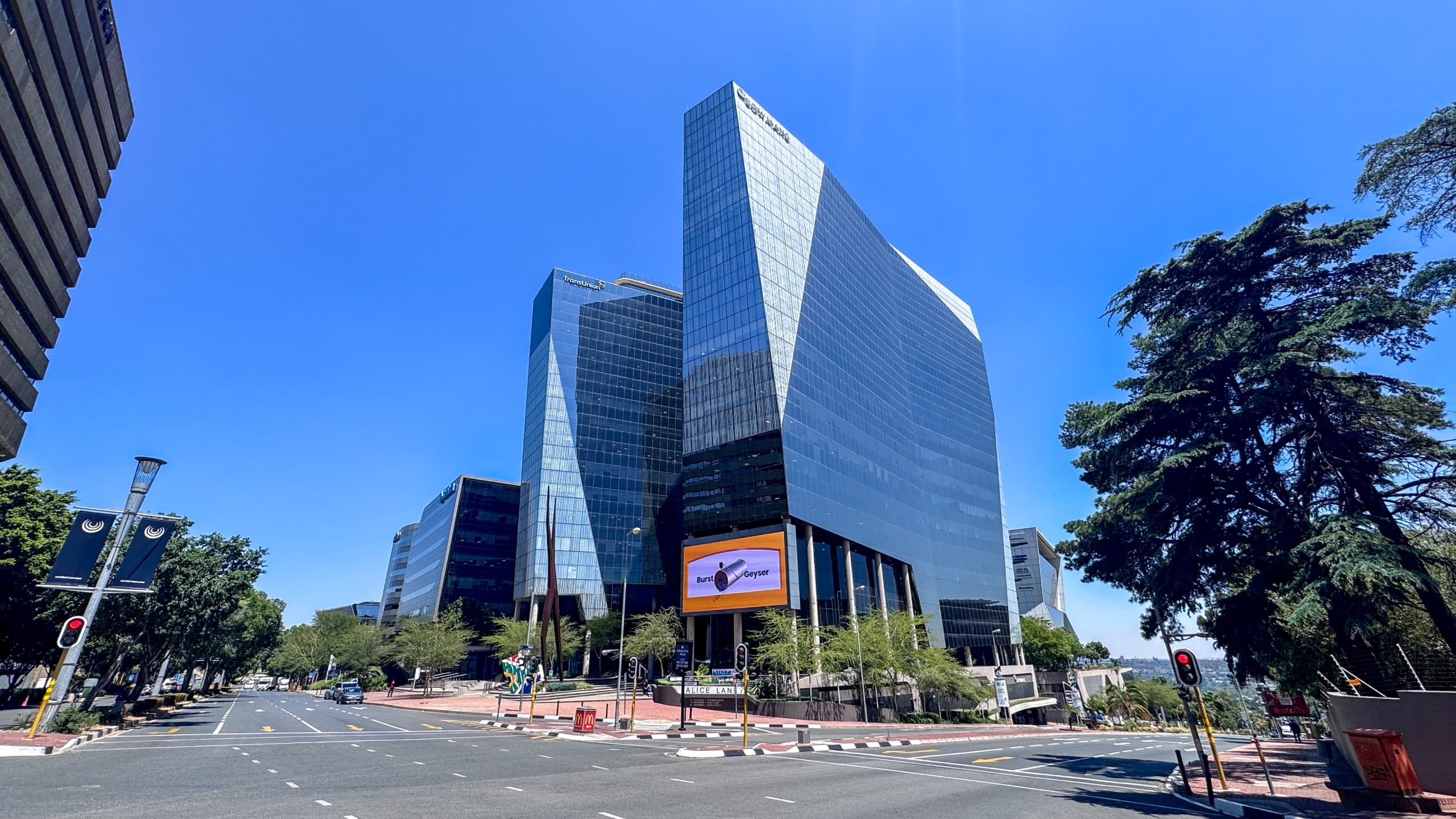 Premium 249m2 2nd-Floor Fitted Suite with Boardroom Bar & Piazza Views | Alice Lane Building 3, Sandton CBD
