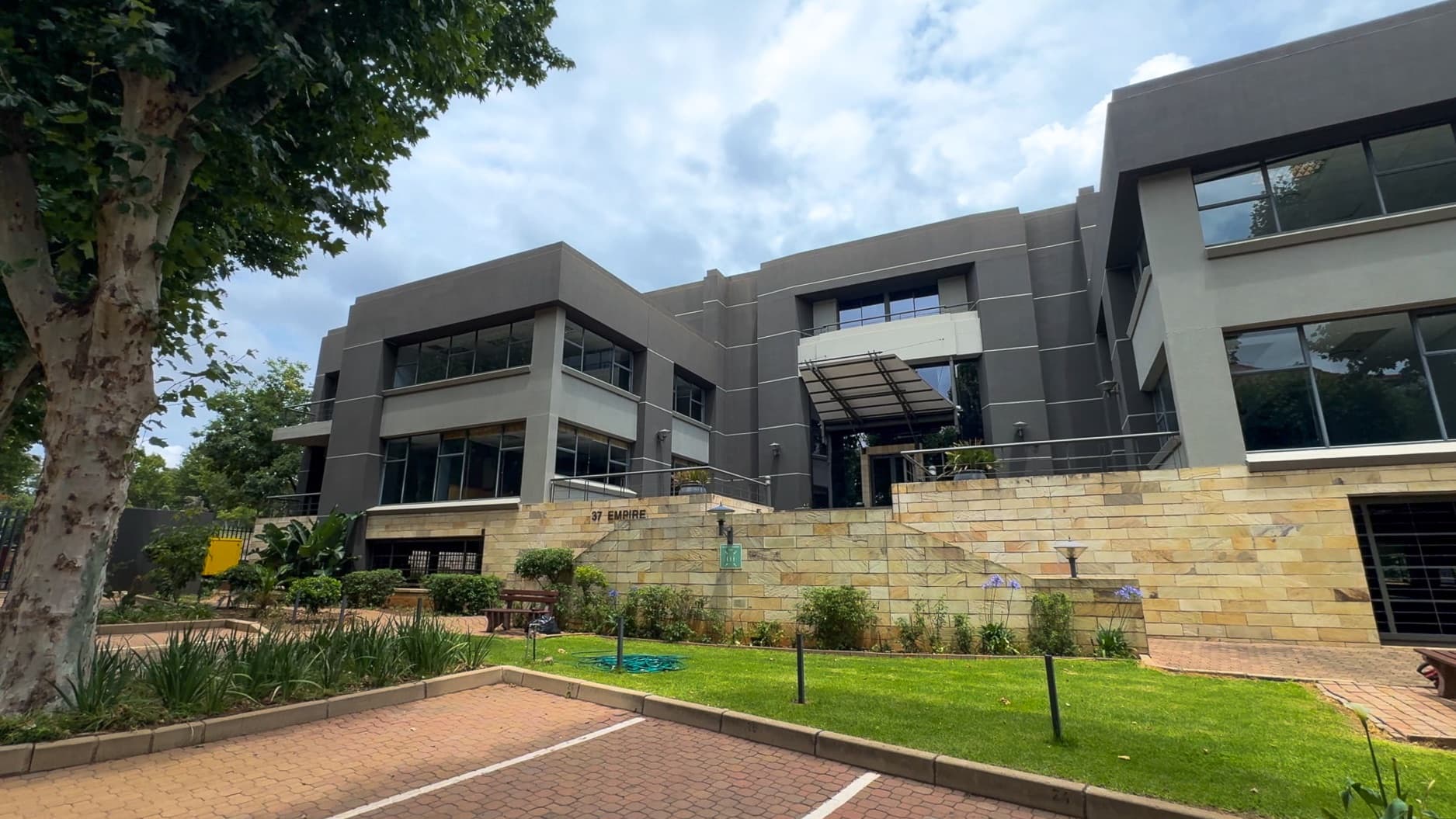1 500m² Fitted Office To Let in Parktown