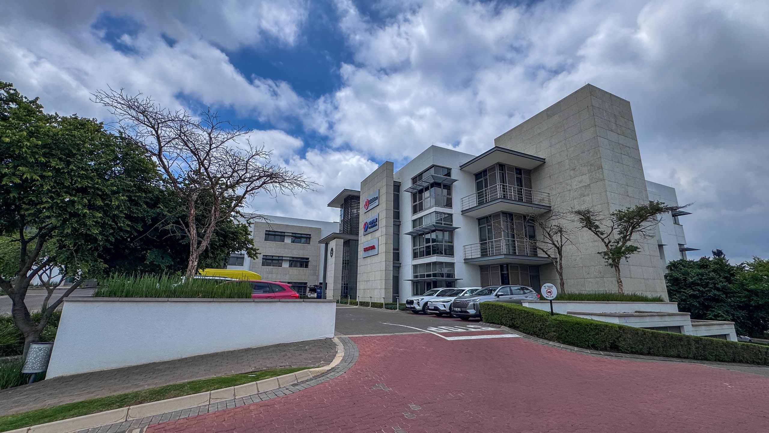 536 m² Garden Office To Let at Maxwell Office Park