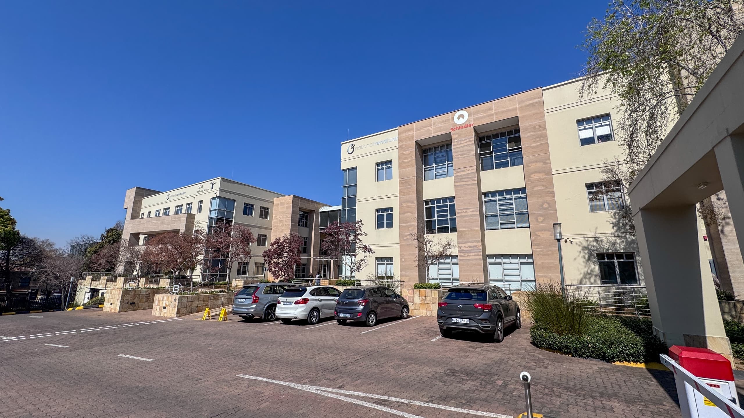Fitted 1,013m2 1st-Floor A-Grade Office with Balcony & Executive Suites | Illovo Corner, Illovo