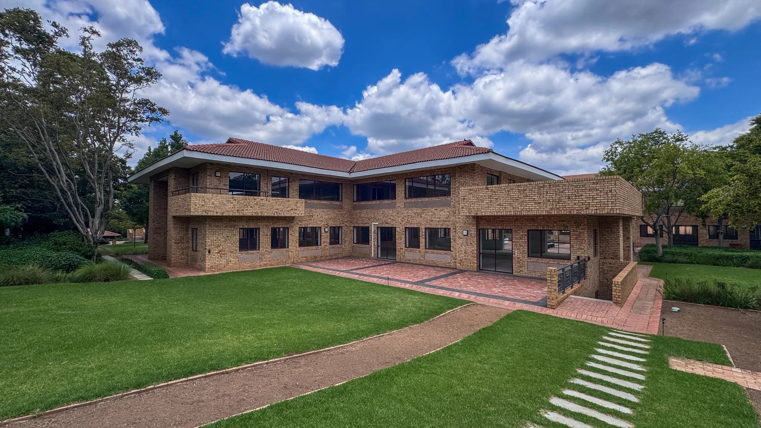 Renovated 399m2 Ground-Floor Office with Direct Garden Access in White-Box Condition | Kernick House, Waterfall Park, Vorna Valley