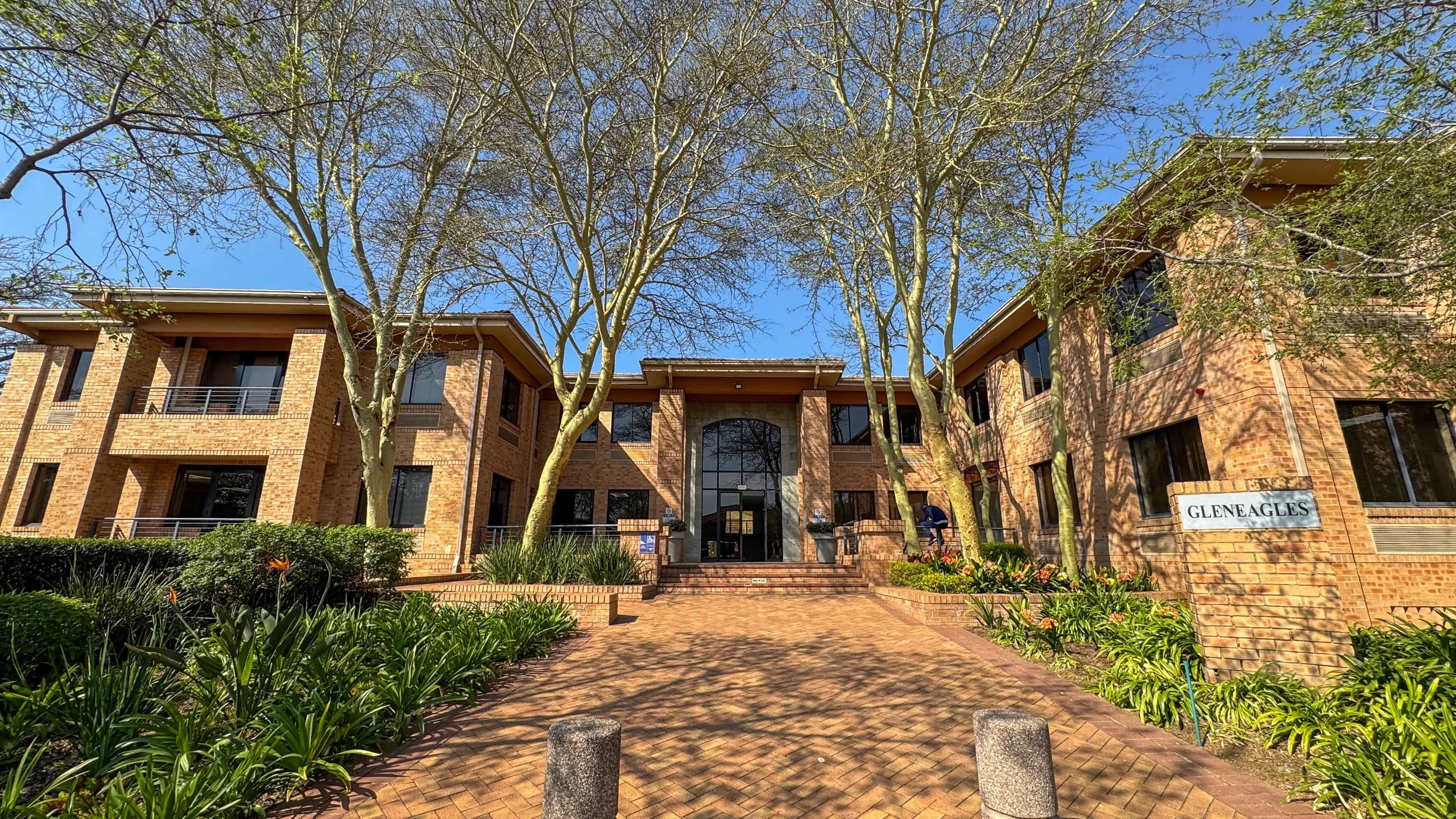 Fitted 291m2 1st-Floor Office with Executive Putting Green & Bar | Gleneagles, Fairway Office Park, Bryanston