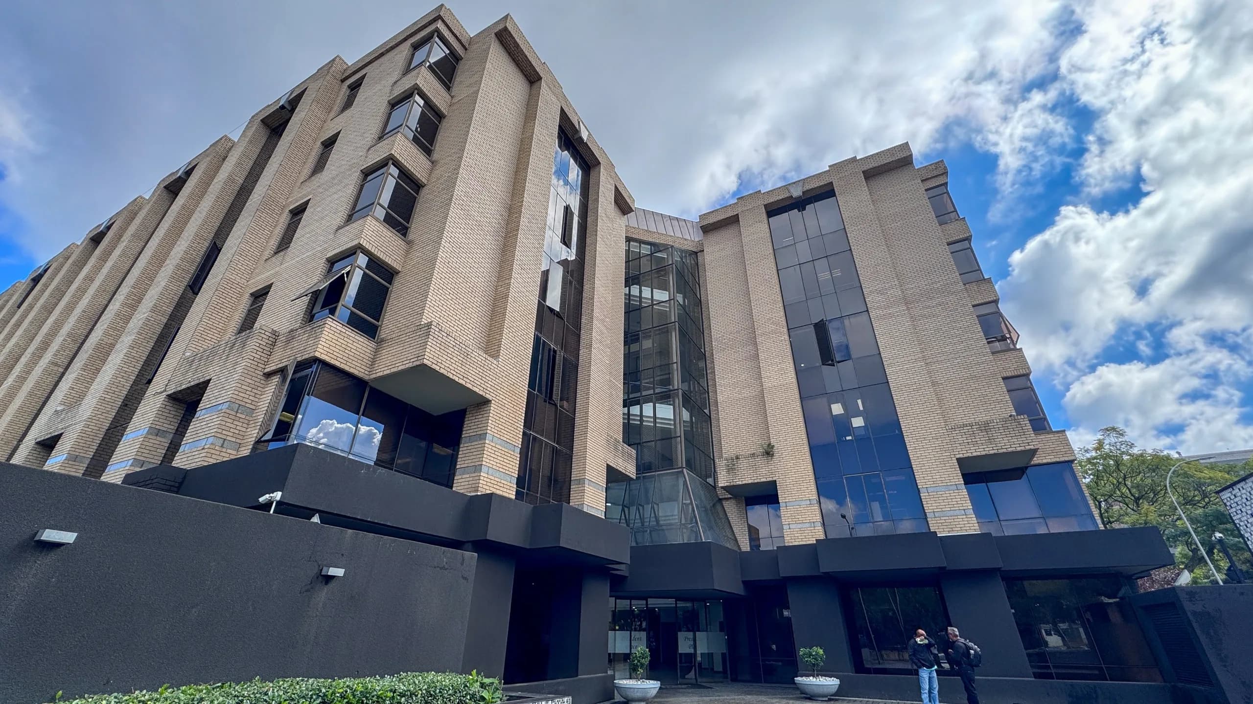 5,000 m² Fitted Office to Let at President Place